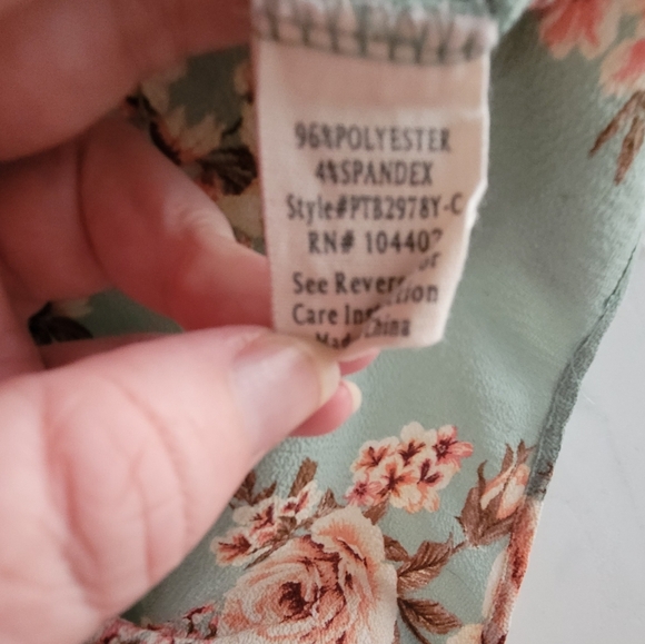 Flower & Feathers Aqua and Pink Floral Tie Front Blouse Size 3XL - Picture 9 of 10